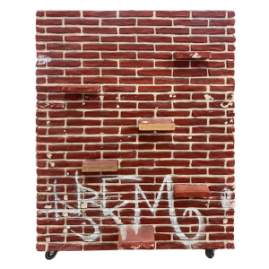 Backstein Wand mit Grafitti 2